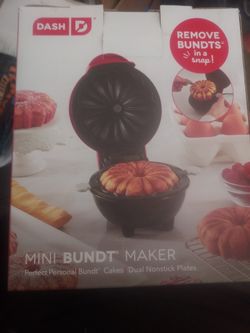 MINI BUNDT MAKER by DASH