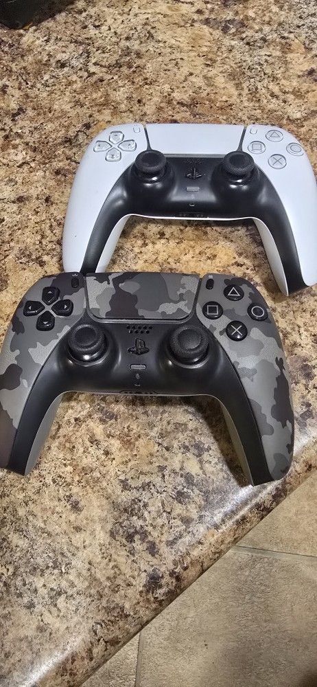 2 PS5 Controllers (Stick Drift) ๐ฎ