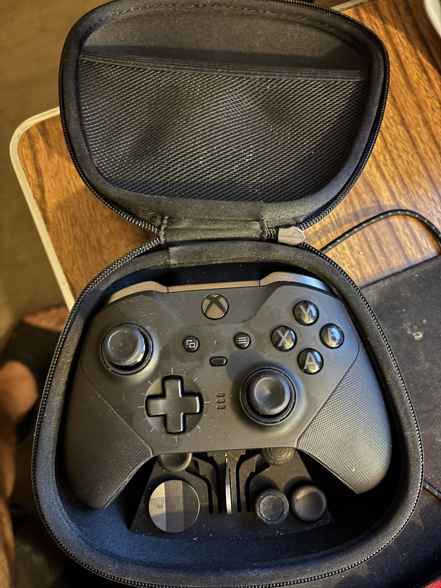 Xbox  Elite Series 2 Wireless Controller-excellent Condition w/ Case & Accessories 