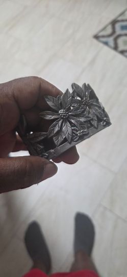 Metal candle holder