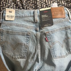 Levi’s Wedgie Straight 