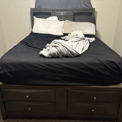 bed frame with queen mattress 