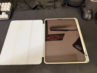 iPad Air (5th Generation) Apple Pencil and Case Included