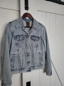 Womans Jean Jacket GAP size S Excellent Condition.