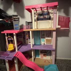 Barbie Dream House 