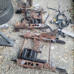  2001 To 2006 Ford Lincoln Crown Vic seat rails electric both in working condition.