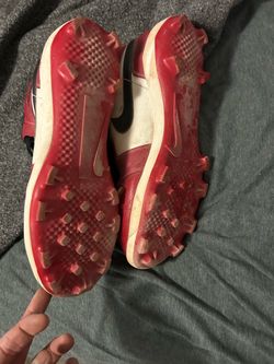 Baseball cleats