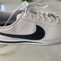Nike Cortez Size 6  NOT AVAILABLE