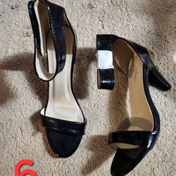 Super cute black heels/ size 6/ new/ $25 cash only/ blue diamond & diamond