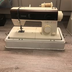 Singer Sewing Machine 