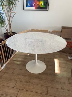 Knoll Saarinen Marble Table