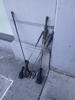 Set of 9 wilson golf clubs