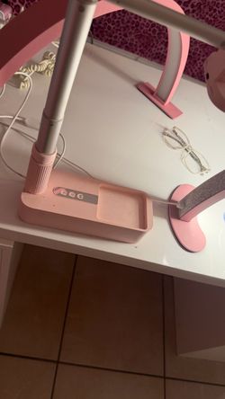 A phone stand to record