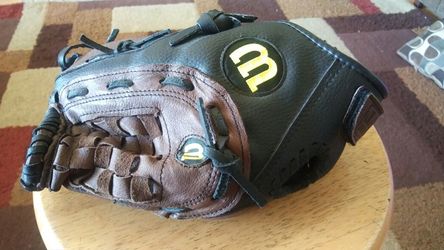 Youth little leage "wilson" baseball glove.