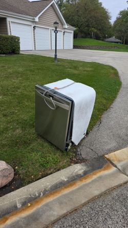 Built-In Dishwasher FOR FREE still works
