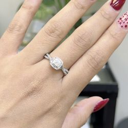 10K White Gold Diamond Ring