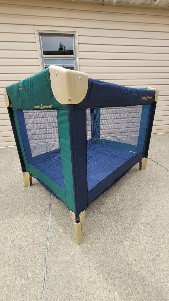 Travel baby crib / pack-in-play