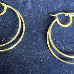 3.9grams soild sterling silver 925 earrings