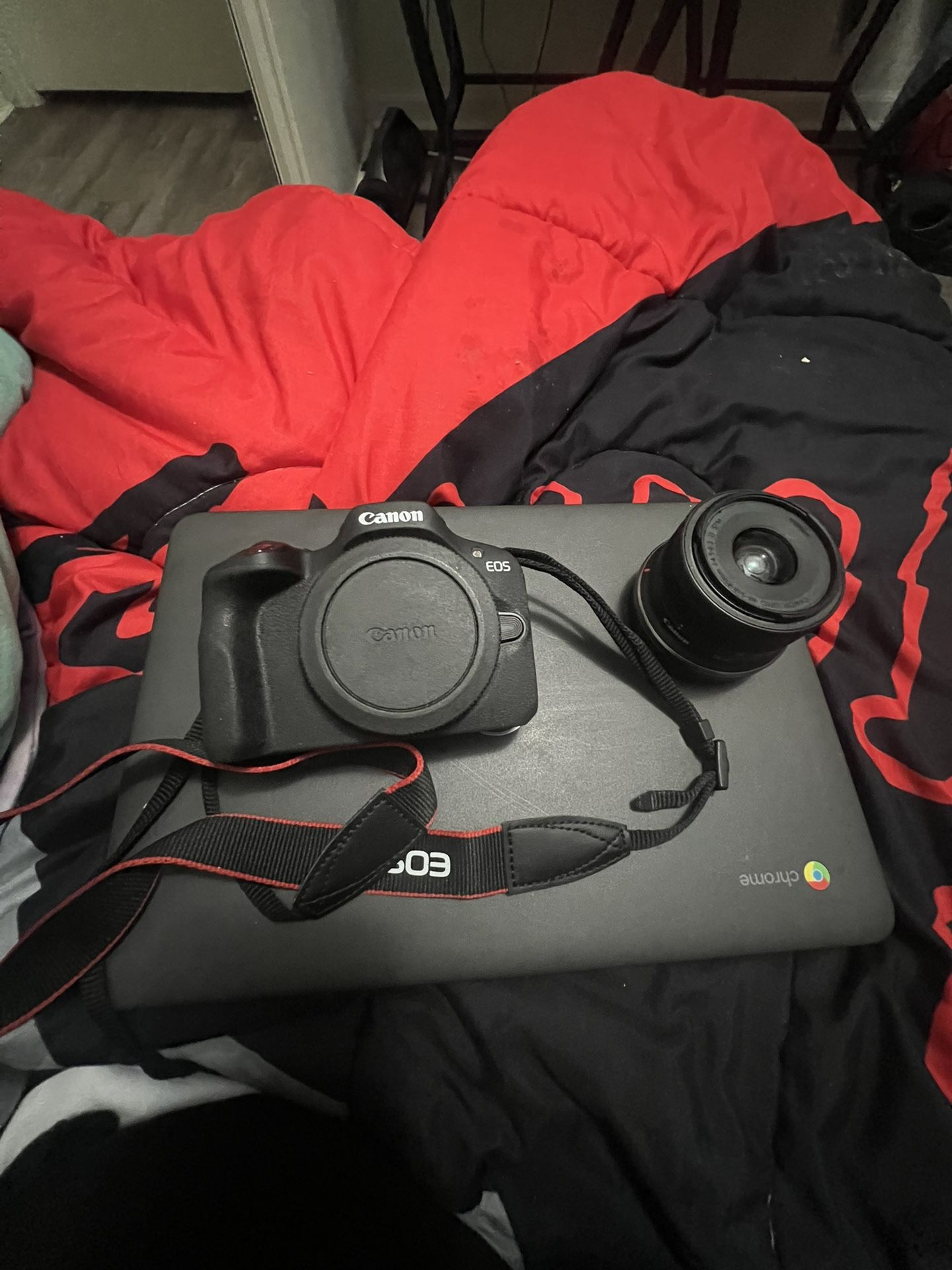 Canon EOS R100 With 18-45 mm 55-210mm