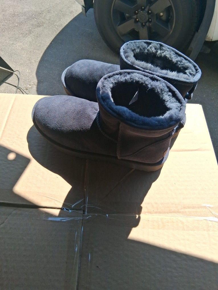 $45 Dlrs UGG SIZE 9
