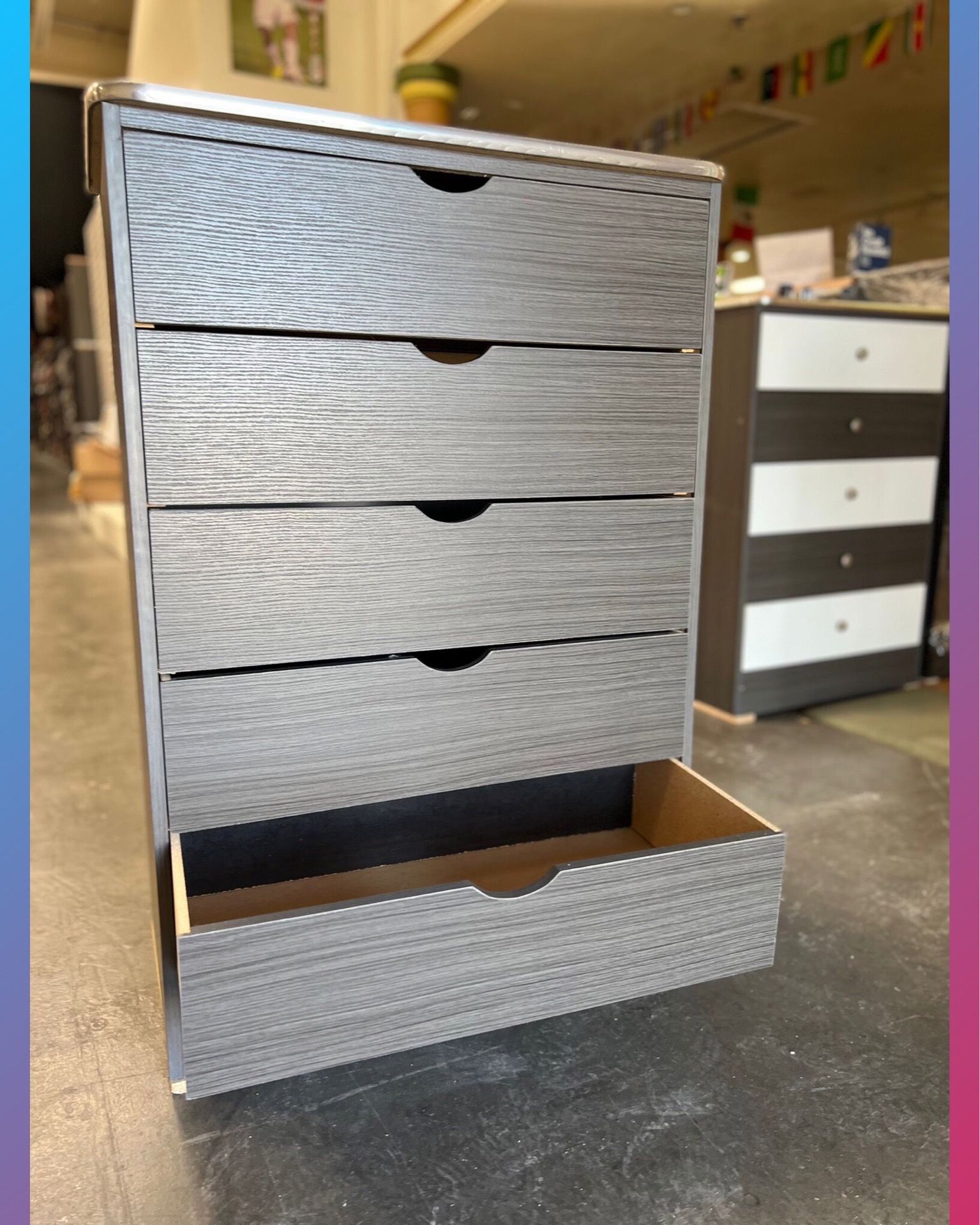 Dresser/ Five drawers dresser