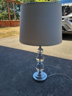 Single lamp.  Works