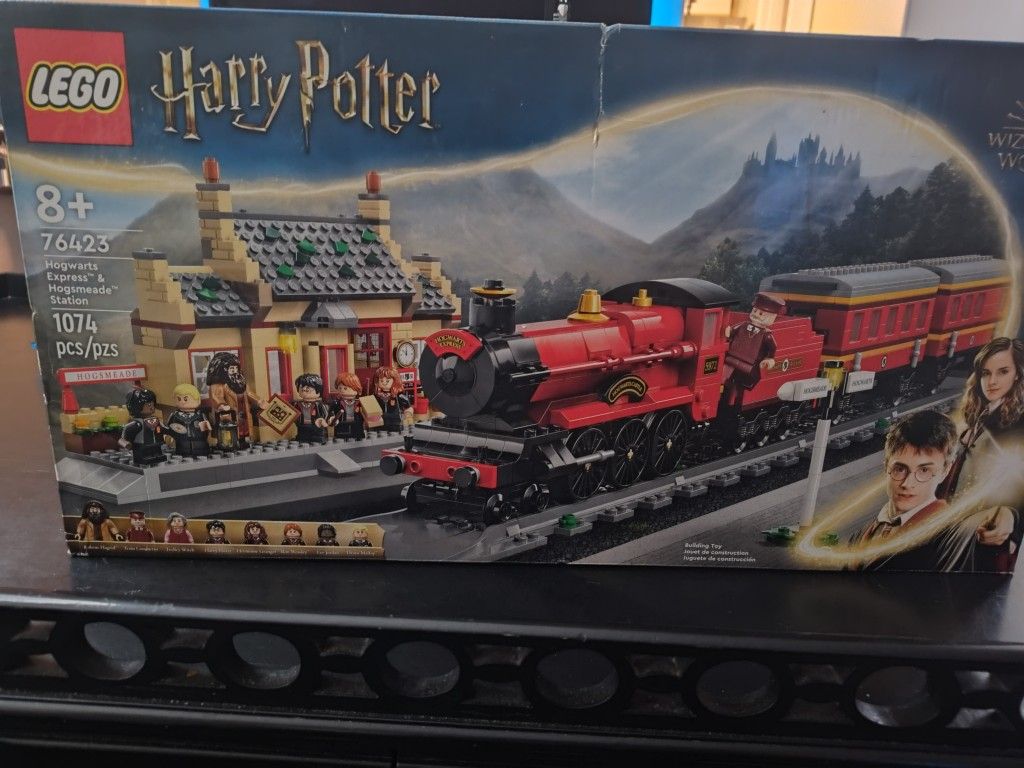 Lego Brand New Factory Sealed  Set #76423 Hogwarts Express Train And Station 1074 Pc 