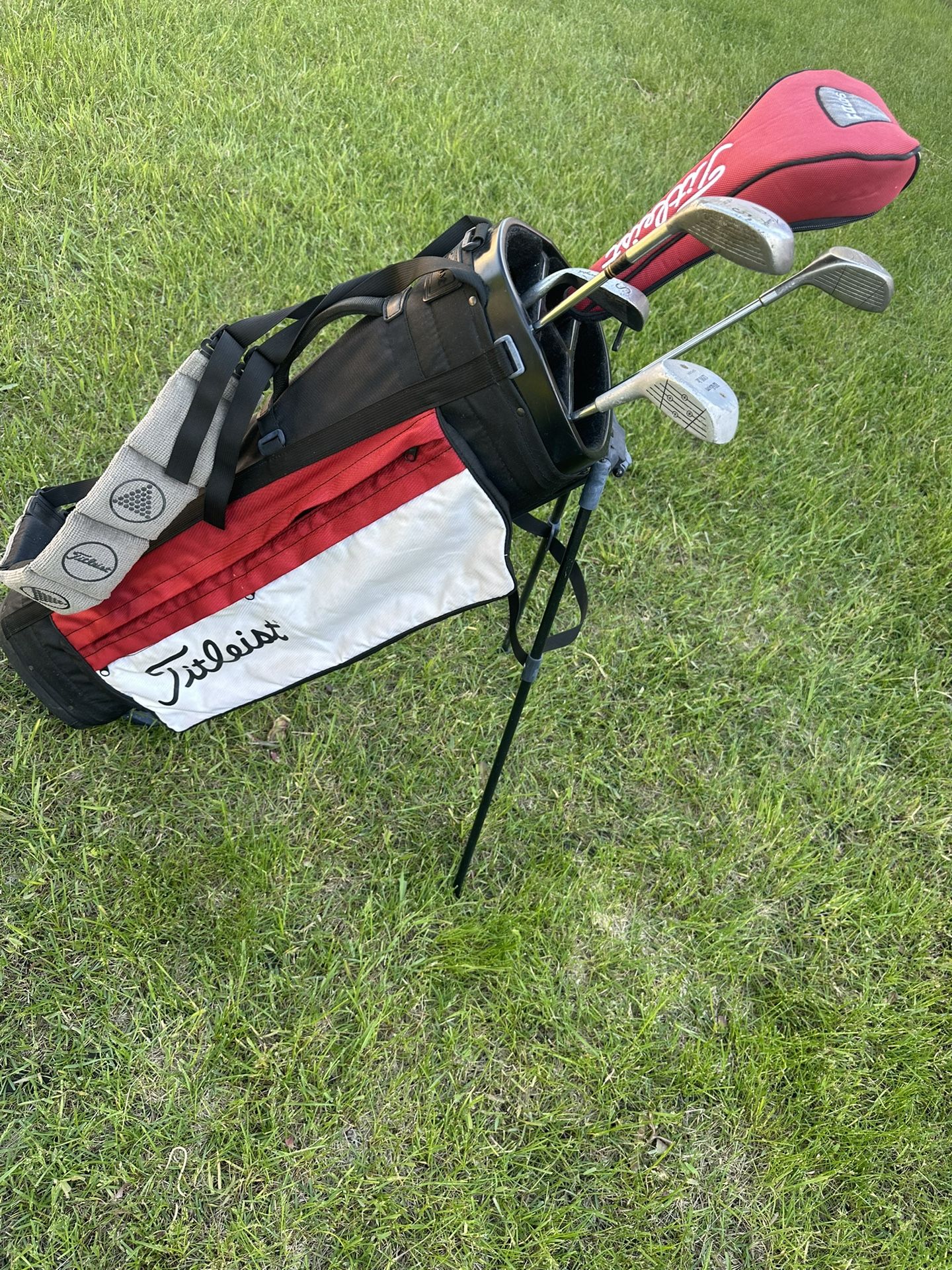 Titleist Golf bag and golf clubs