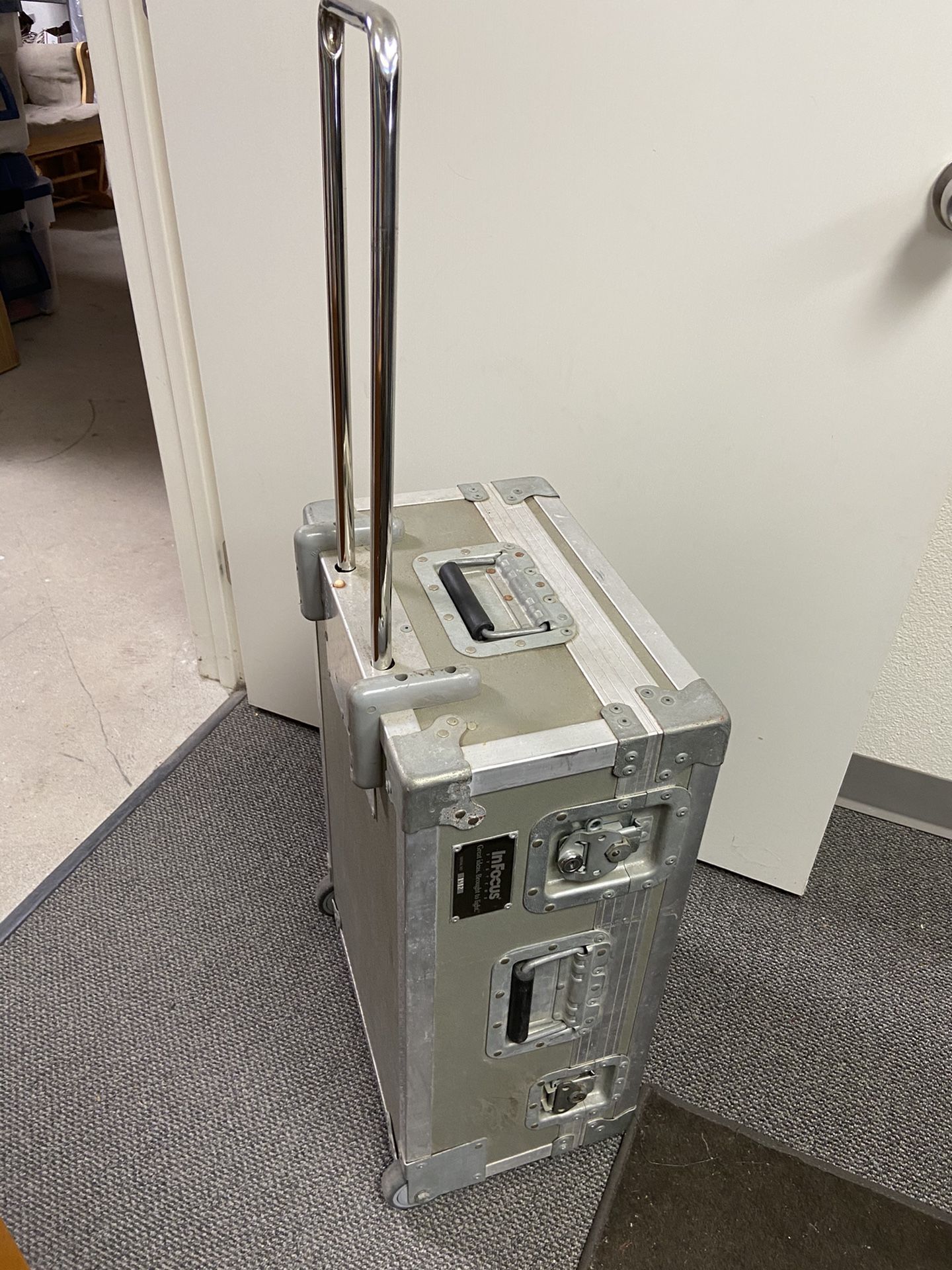 Metal rolling case protective