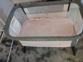 Baby bassinet 20$