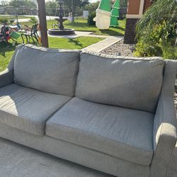 Beautiful big sofa only one in great condition super comfy and clean asking 250 only one ☝️ 