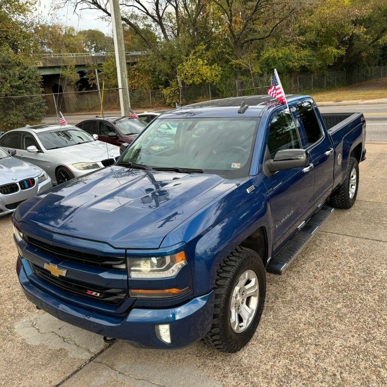 2016 CHEVROLET SILVERADO 1500 LT Z71 4X4

156k original MILES!

Brand new OffRoad tires just installed! Runs and drives great!

5.3L V8 with 4x4 

Rea