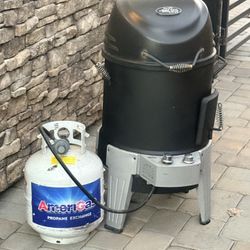 The Big Easy 3-in-1 Smoker, Roaster & Grill + Tank