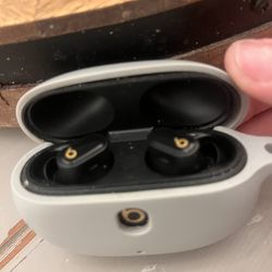 Beats Studio Plus 6 Months Old 