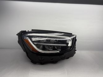 20-23 Mercedes Benz GLC 300, 350 Passenger Side RT LED Headlight OEM