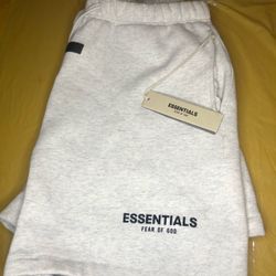 essential shorts size M