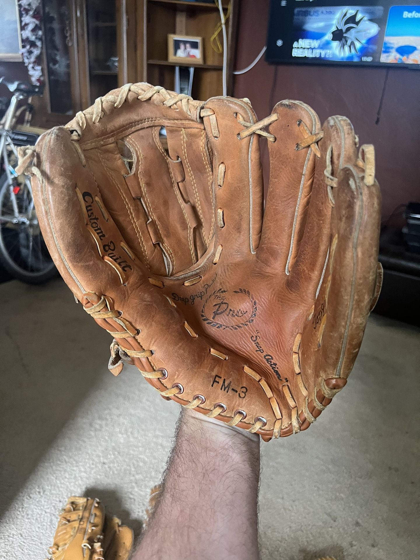 Fedmart Softball / Baseball Adult Glove Righty Regents Wilson Lefty Gloves Thrower Righ-handed RHT 