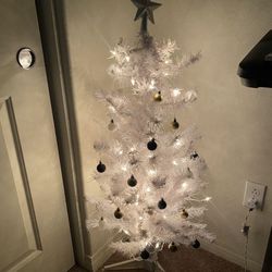 Christmas Tree And Pillows 