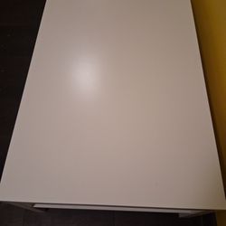 Big White Coffe Table With Storage Area