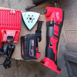 Milwaukee Multitool With Battery Xc5.0  And Charger 