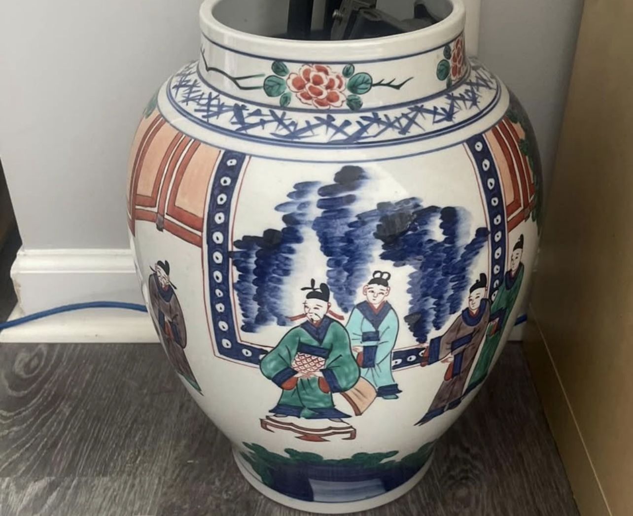 Set Of Two Chinese Oriental Vases