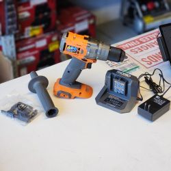Ridgid 18V Brushless Cordless 1/2 in. Hammer Drill /Driver Kit