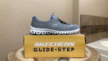 Size 11 women’s new Skechers