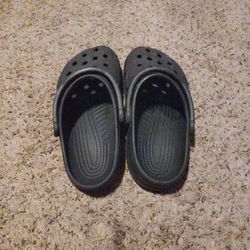 Black crocs