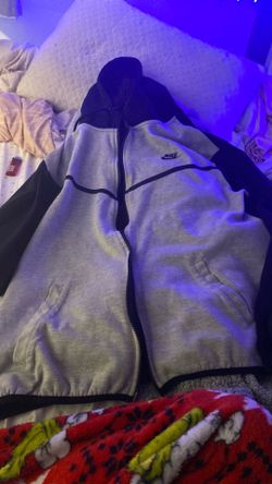 Used gray Nike tech