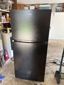 LIKE NEW TOP FREEZER MIDEA 30 INCHES REFRIGERADOR COMO NUEVO
