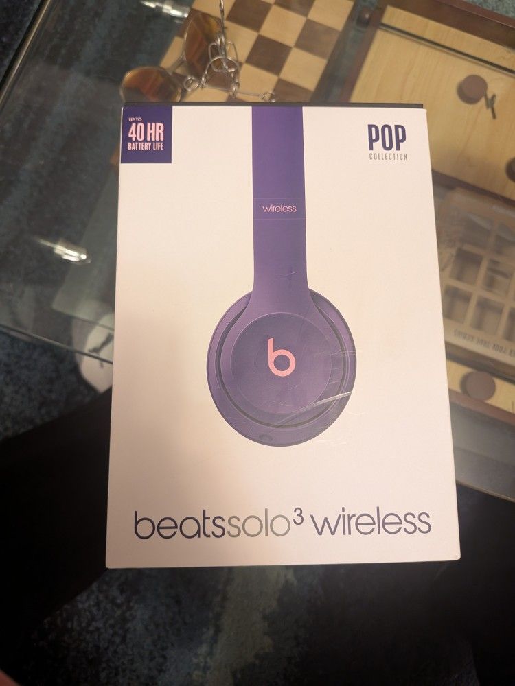 Apple beats solo 3 wireless. VIOLET