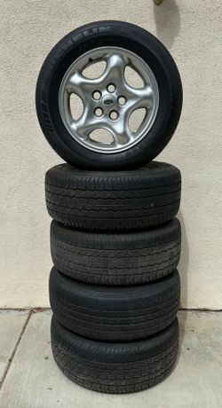 16” Land Rover wheels. 5 wheels.