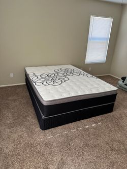 Full size Mattress Pillow top 12"    new Mattress in a plastic sealed