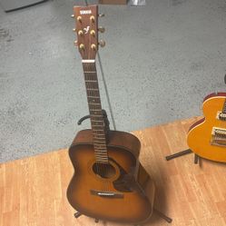 Yamaha Acoustic Guitar